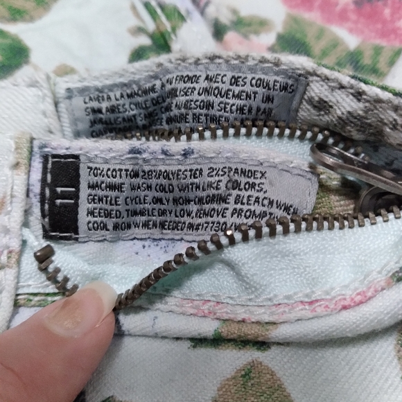 Flip Side Reversible Short Snake Skin Floral 2 in 1 Size 11 Cut-off - Picture 9 of 10